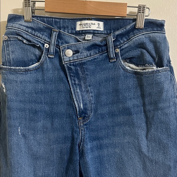 EUC Abercrombie & Fitch Curve Love 90s Straight Ultra High Rise Jeans 28/6 - Picture 3 of 5